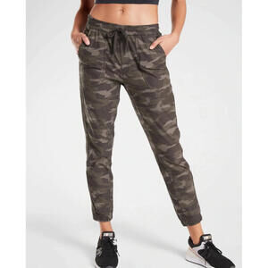 NWOT Athleta Camo Farallon Black Olive Camo Joggers Size 10 Tall